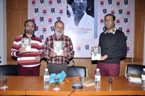 From L to R: Jai Arjun Singh, Gauhar Raza and Akshay Manwani